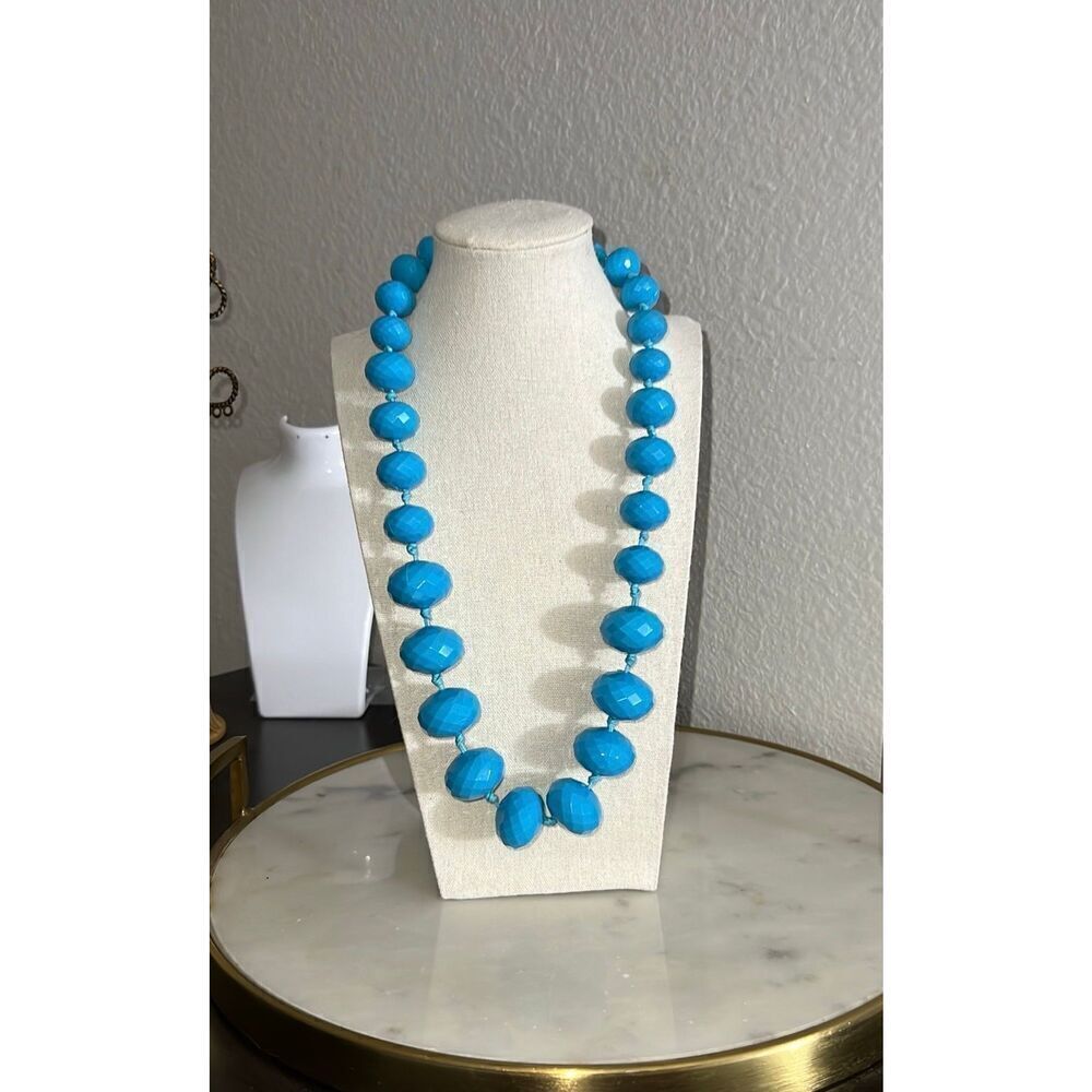 Statement necklace round faceted graduated acrylic beads blue EUC 12”